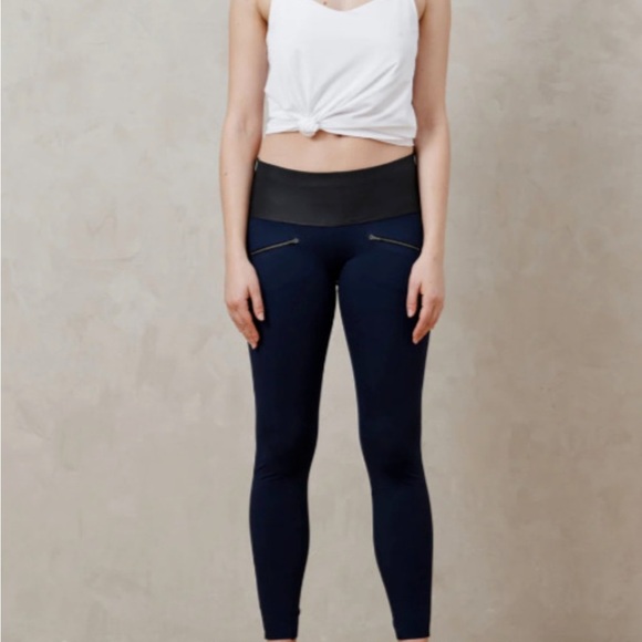NWOT Aday Throw It Higher Technical Silk Leggings Sz L Blue Wet-Look Waistband - Picture 1 of 5